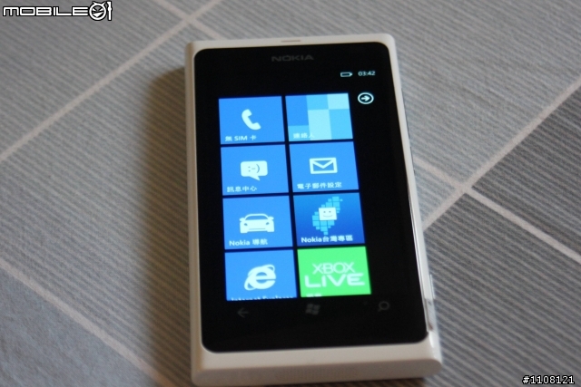 【開箱】NOKIA Lumia 800 白寡婦美麗開箱!!!