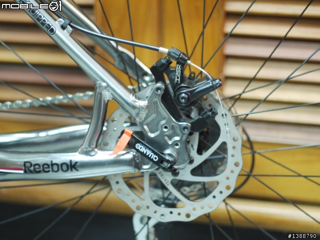 運動品牌ReeBok登山車