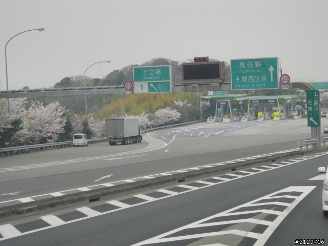 日本的高速公路.....想到台灣高公局.......哀