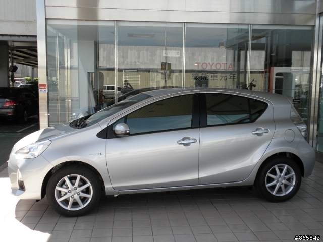 Prius C 極光銀OPEN (晚開箱)