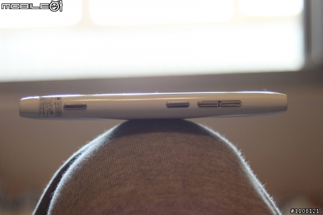 【開箱】NOKIA Lumia 800 白寡婦美麗開箱!!!