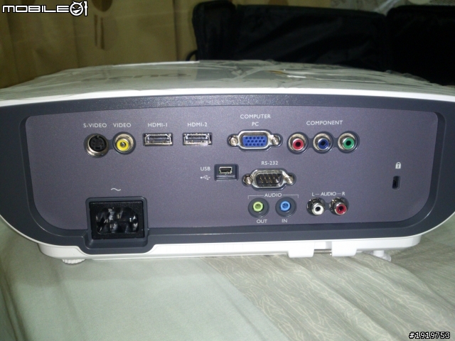 (開箱)朋友的BENQ W710ST 短焦投影機+簡易型100"布幕
