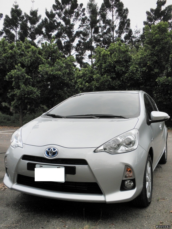 Prius C 極光銀OPEN (晚開箱)