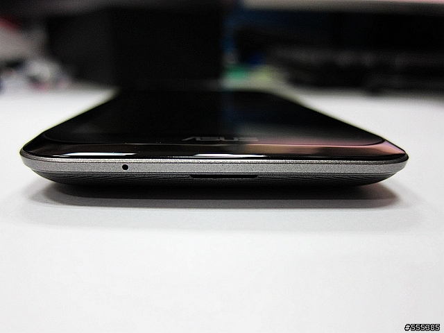 ASUS Padfone 純手機含保護殼-開箱圖