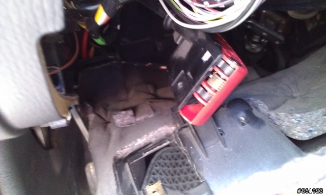 W210 剎車燈開關(Brake Light Switch), 油位感知器(Oil level sensor)更換及機油壓力測試口油漬