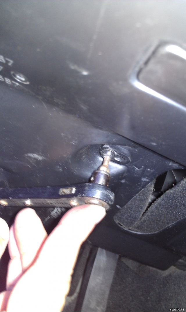 W210 剎車燈開關(Brake Light Switch), 油位感知器(Oil level sensor)更換及機油壓力測試口油漬