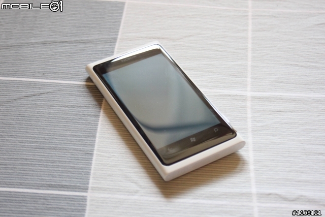 【開箱】NOKIA Lumia 800 白寡婦美麗開箱!!!
