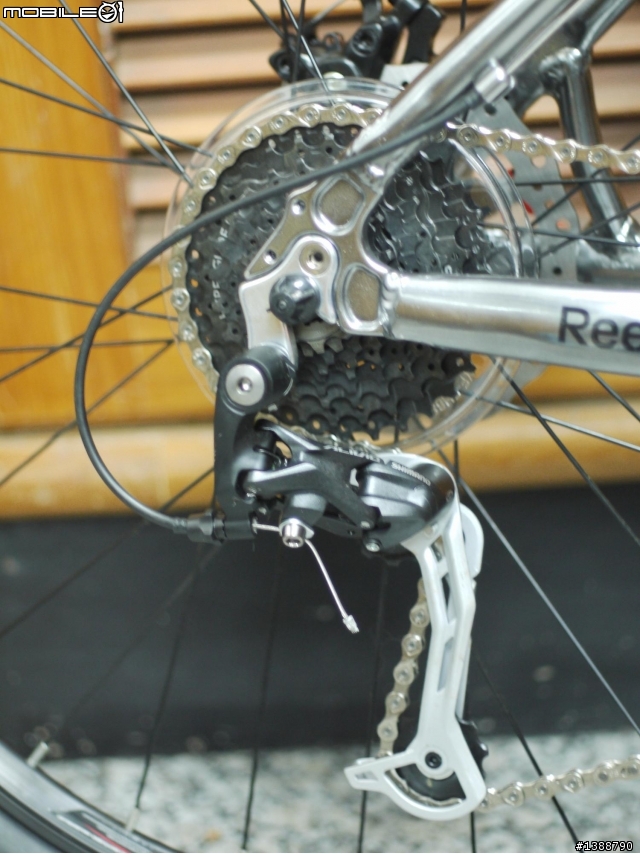 運動品牌ReeBok登山車