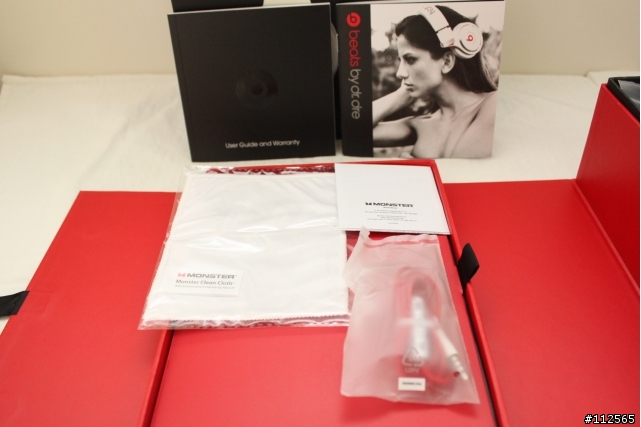 HTC One X (貝殼白) 開箱照 (補上耳機 Beats Solo)