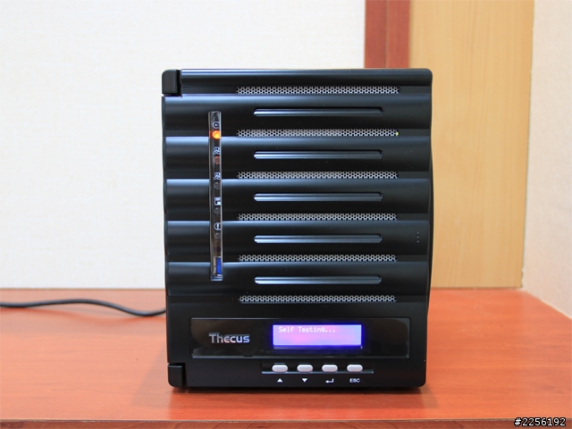【開箱】我與"他"的初次相遇!Thecus色卡司N5550 NAS