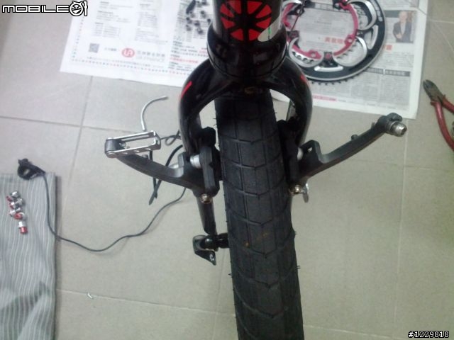 小黑紅變裝記 (Dahon SP8 重新走線, 加雙盤, 換人間肉球) 完