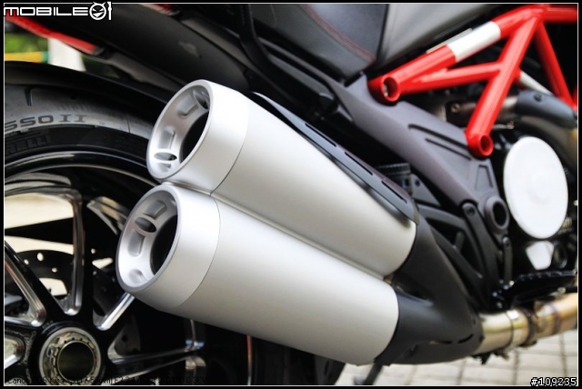 暗黑破壞神--DUCATI DIAVEL Carbon 開箱+ZARD & T-REV