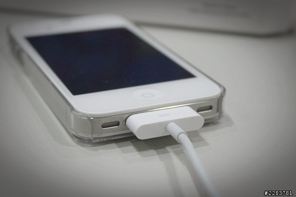 【開箱】Discovery buy iPhone 4S 施華洛世奇粉鑽殼
