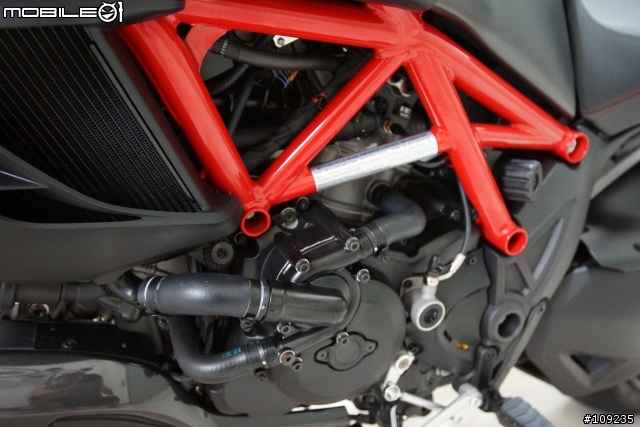 暗黑破壞神--DUCATI DIAVEL Carbon 開箱+ZARD & T-REV