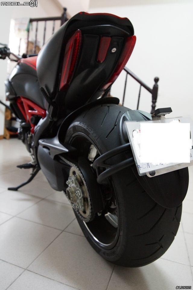 暗黑破壞神--DUCATI DIAVEL Carbon 開箱+ZARD & T-REV