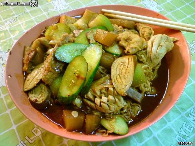 三重區--便宜又大碗的強強滾滷味
