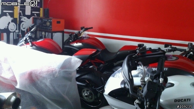 暗黑破壞神--DUCATI DIAVEL Carbon 開箱+ZARD & T-REV