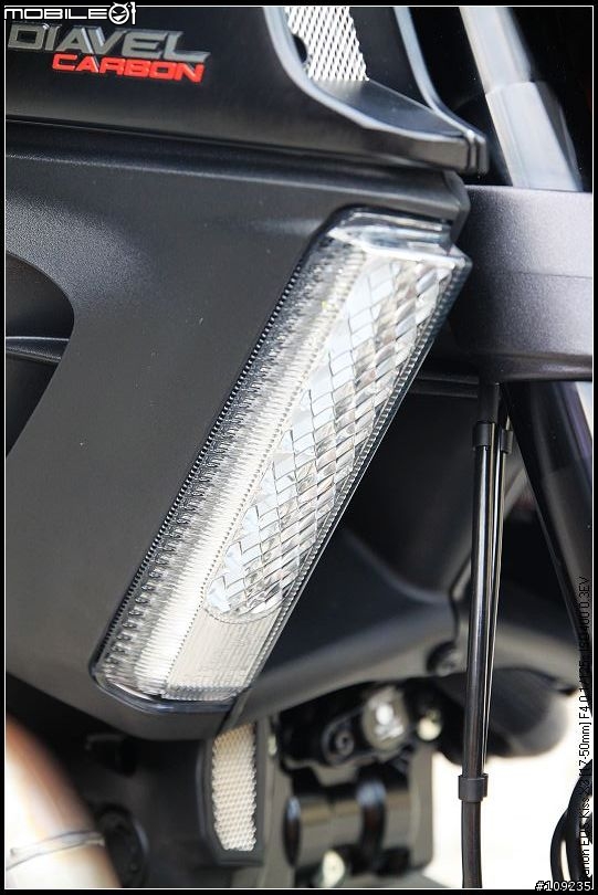 暗黑破壞神--DUCATI DIAVEL Carbon 開箱+ZARD & T-REV