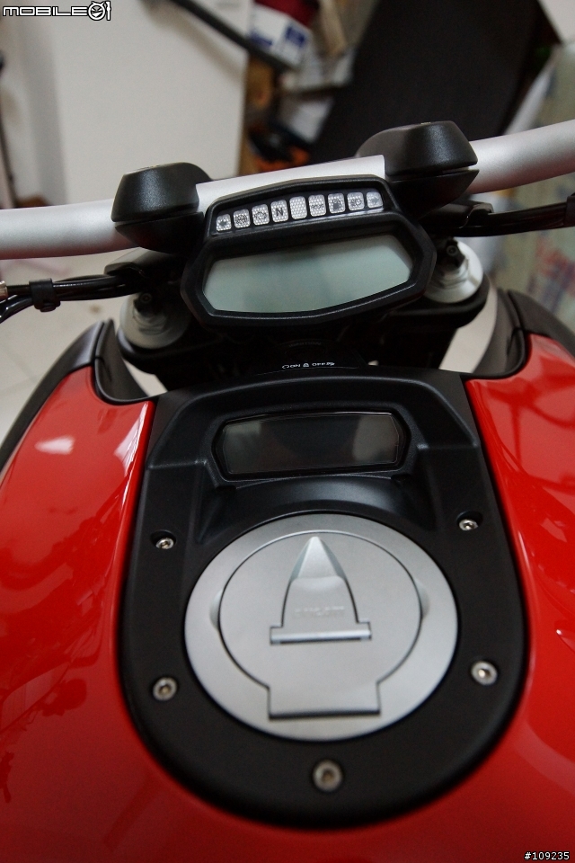 暗黑破壞神--DUCATI DIAVEL Carbon 開箱+ZARD & T-REV