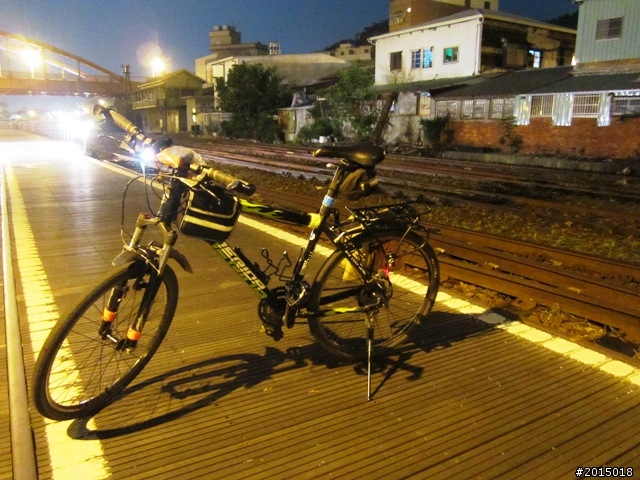 【城市漫遊番外篇】夜的獨白–港都自行車道午夜特輯