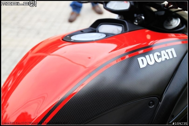 暗黑破壞神--DUCATI DIAVEL Carbon 開箱+ZARD & T-REV
