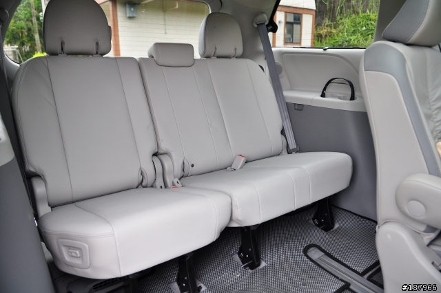 當 Toyota Sienna Limited 遇見 BMW 528 Touring(圖多)
