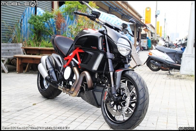 暗黑破壞神--DUCATI DIAVEL Carbon 開箱+ZARD & T-REV