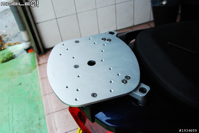 NIKITA300 禮拜日放架啦...小凳羚上SHAD SH48後箱