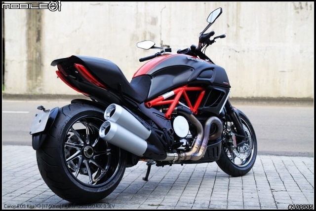 暗黑破壞神--DUCATI DIAVEL Carbon 開箱+ZARD & T-REV