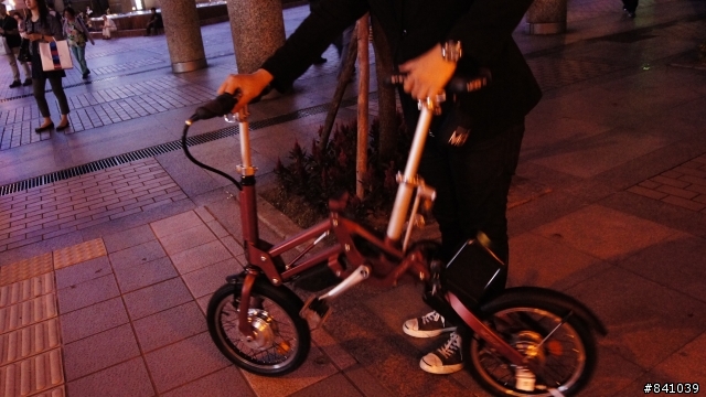 輕鬆通勤!! MOBIKY 方便性大考驗!! 6點下班時間台北車站到忠孝復興實測~
