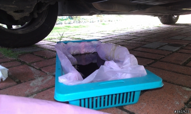 W210 剎車燈開關(Brake Light Switch), 油位感知器(Oil level sensor)更換及機油壓力測試口油漬