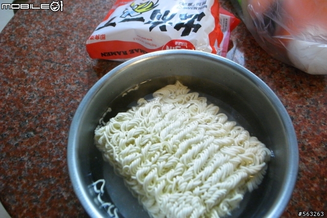 小小奢華版炒泡麵~