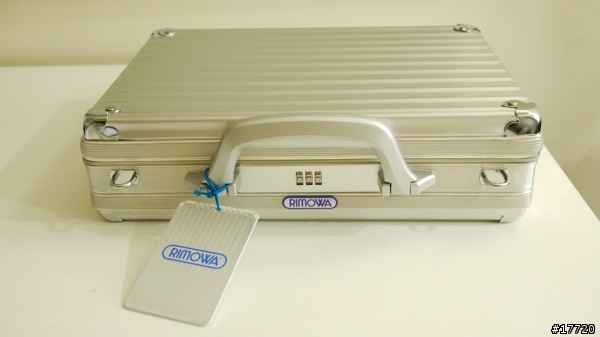 蘋果禁衛軍-最Fit 11吋MacBook Air的Rimowa手提箱公事包,發見!