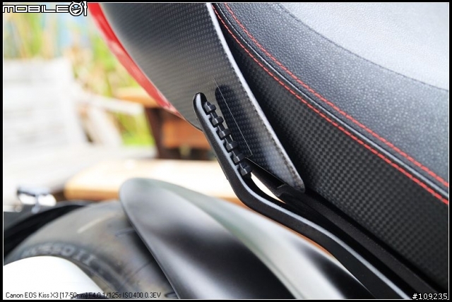 暗黑破壞神--DUCATI DIAVEL Carbon 開箱+ZARD & T-REV