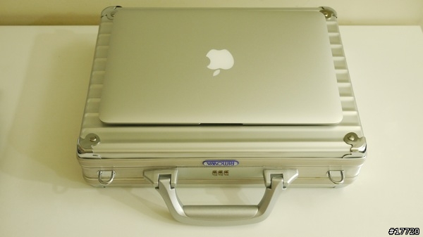 蘋果禁衛軍-最Fit 11吋MacBook Air的Rimowa手提箱公事包,發見!