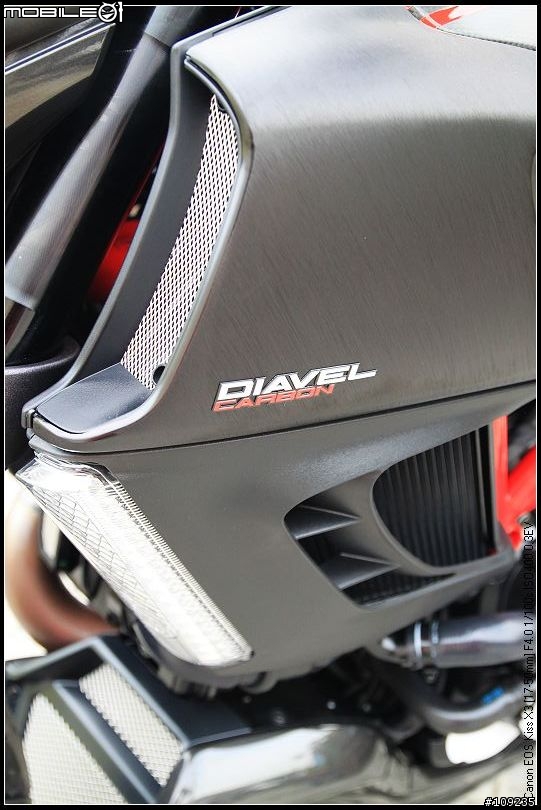 暗黑破壞神--DUCATI DIAVEL Carbon 開箱+ZARD & T-REV