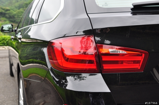 當 Toyota Sienna Limited 遇見 BMW 528 Touring(圖多)