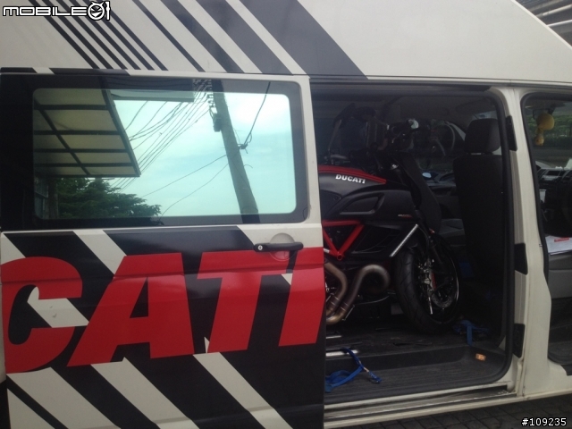 暗黑破壞神--DUCATI DIAVEL Carbon 開箱+ZARD & T-REV