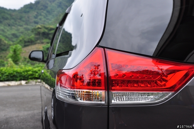 當 Toyota Sienna Limited 遇見 BMW 528 Touring(圖多)