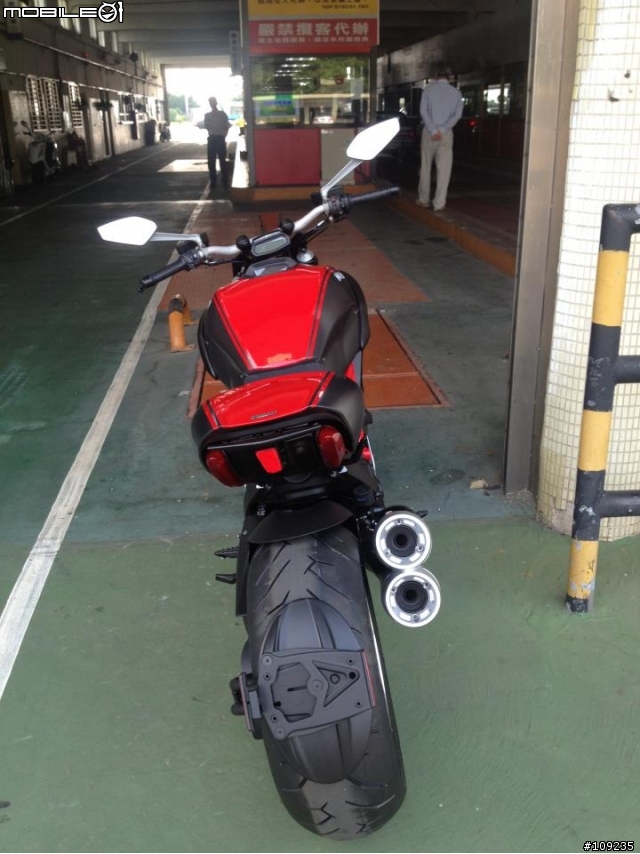 暗黑破壞神--DUCATI DIAVEL Carbon 開箱+ZARD & T-REV