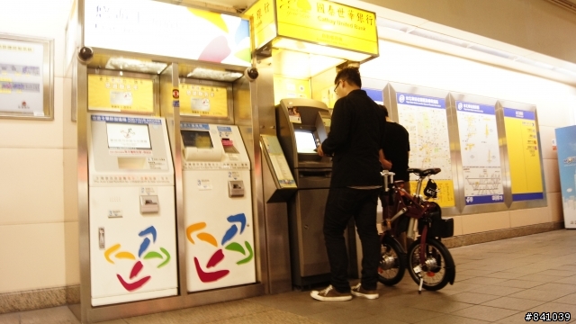 輕鬆通勤!! MOBIKY 方便性大考驗!! 6點下班時間台北車站到忠孝復興實測~