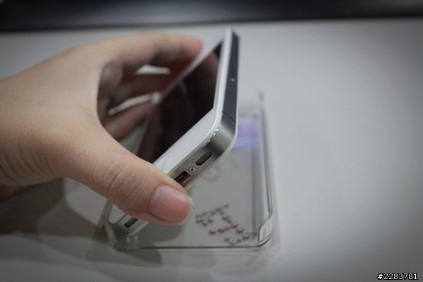 【開箱】Discovery buy iPhone 4S 施華洛世奇粉鑽殼