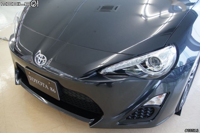 今天去附近TOYOTA經銷商看了一下86