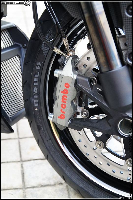 暗黑破壞神--DUCATI DIAVEL Carbon 開箱+ZARD & T-REV