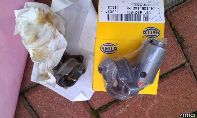 W210 剎車燈開關(Brake Light Switch), 油位感知器(Oil level sensor)更換及機油壓力測試口油漬