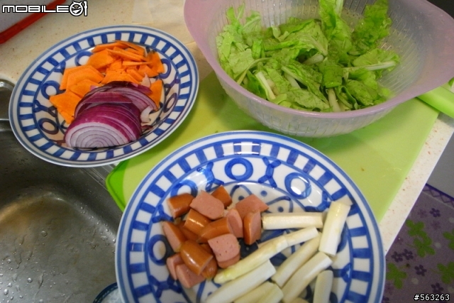 小小奢華版炒泡麵~
