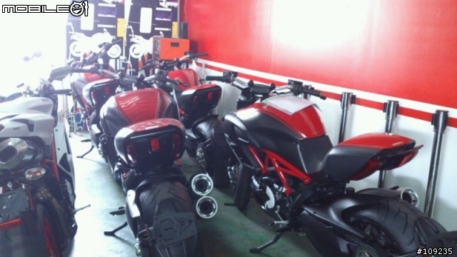 暗黑破壞神--DUCATI DIAVEL Carbon 開箱+ZARD & T-REV