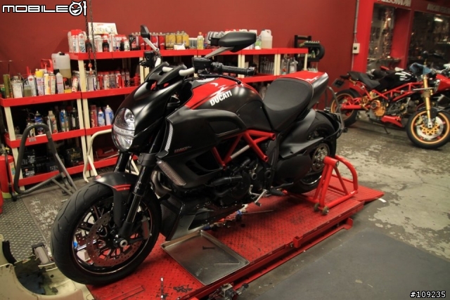 暗黑破壞神--DUCATI DIAVEL Carbon 開箱+ZARD & T-REV