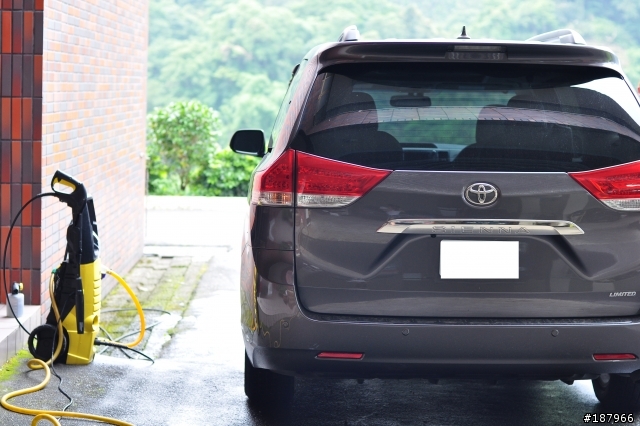 當 Toyota Sienna Limited 遇見 BMW 528 Touring(圖多)