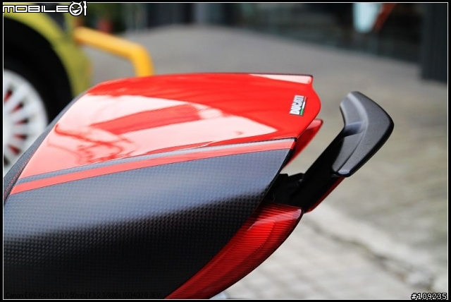 暗黑破壞神--DUCATI DIAVEL Carbon 開箱+ZARD & T-REV